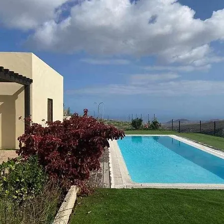 Feriehus With Shared Pool And Views *