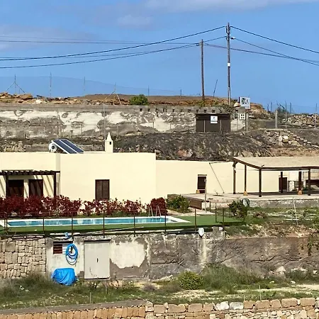 With Shared Pool And Views בית נופש Sabina Alta
