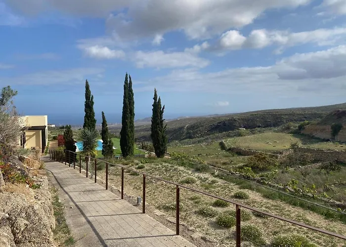 בית נופש With Shared Pool And Views *