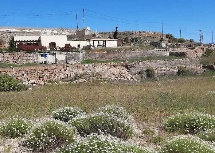 With Shared Pool And Views בית נופש