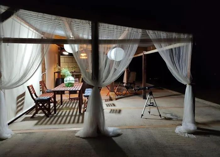With Shared Pool And Views בית נופש