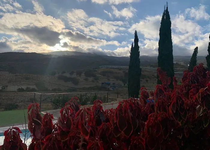 בית נופש With Shared Pool And Views Sabina Alta