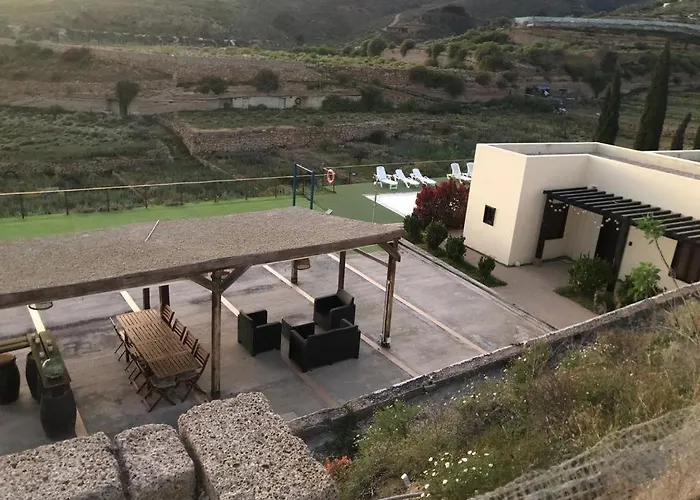 בית נופש With Shared Pool And Views Sabina Alta