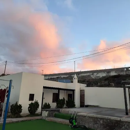 With Shared Pool And Views بيت للعطل Sabina Alta