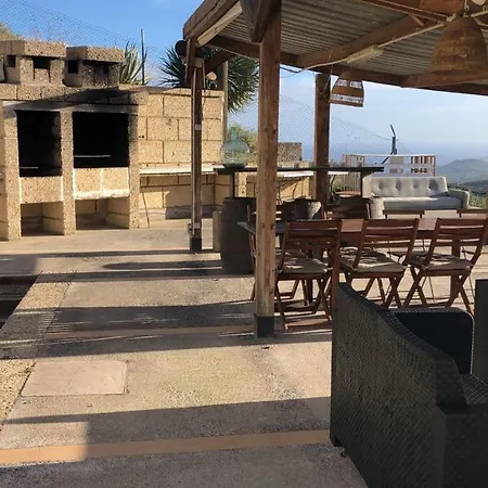 With Shared Pool And Views بيت للعطل Sabina Alta