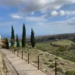 בית נופש With Shared Pool And Views *