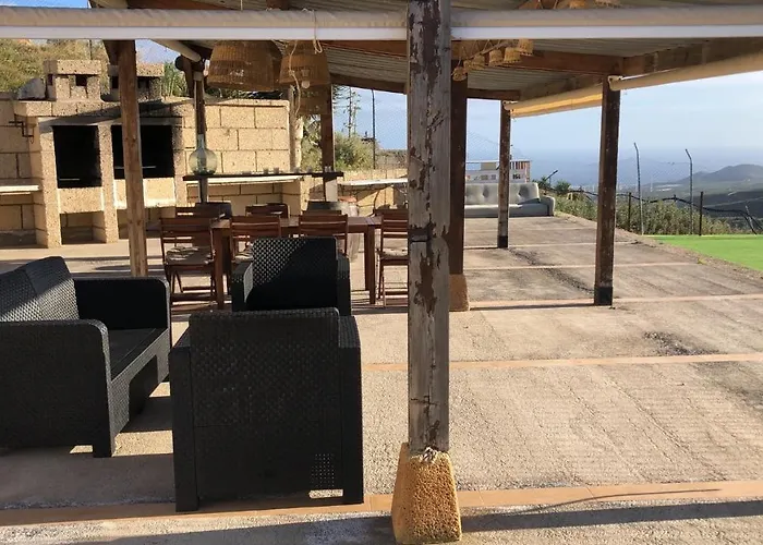 別荘 With Shared Pool And Views *